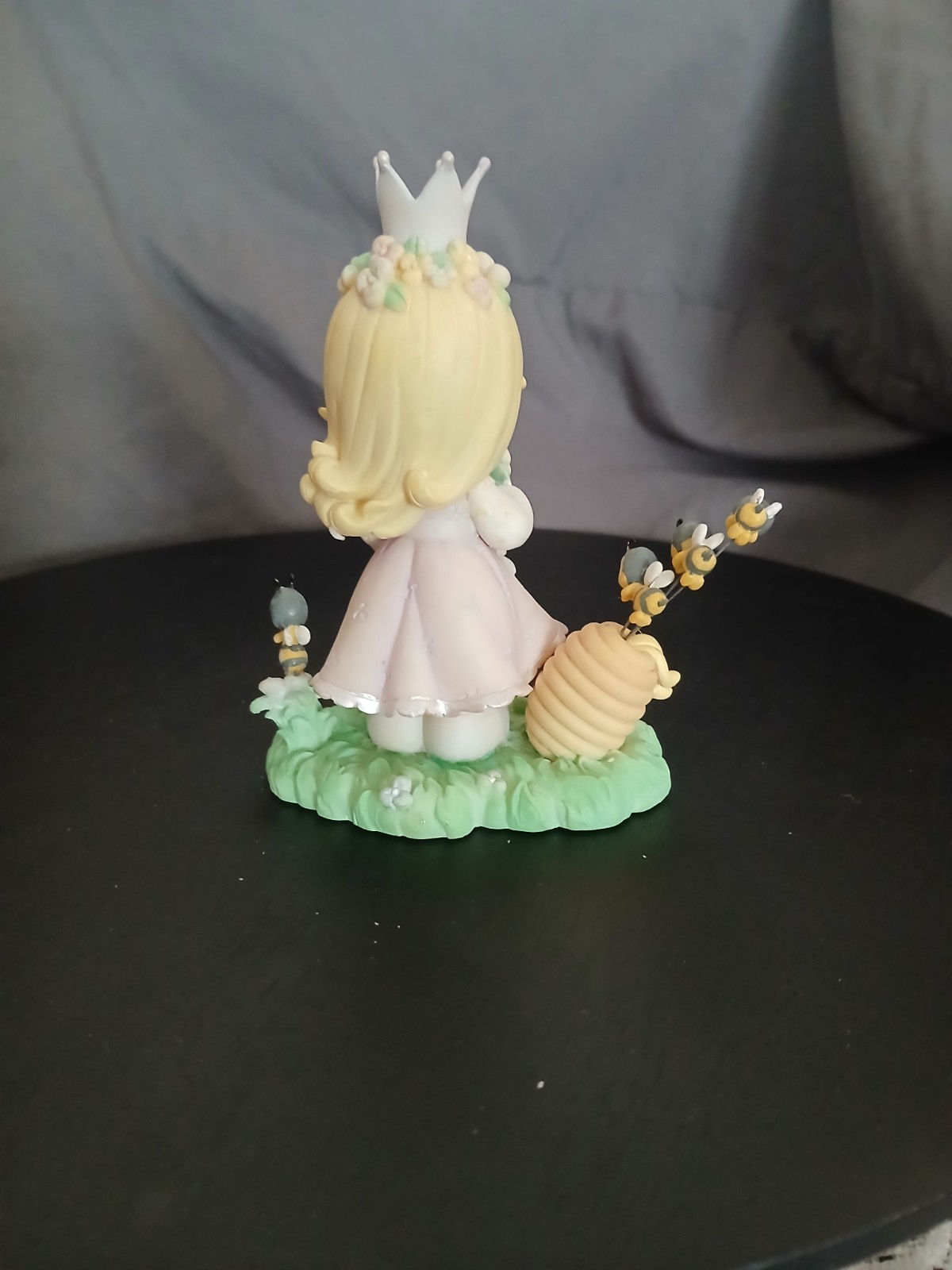 Precious Moments 795151 Porcelain Figurine Queen With Bees