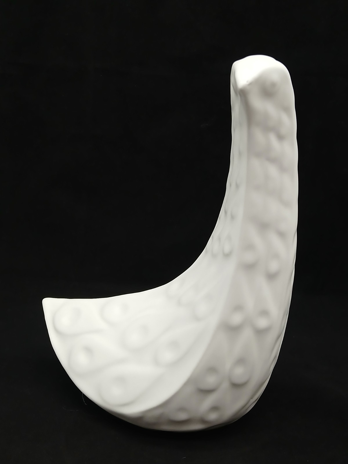 Jonathan Adler Menagerie White Ceramic Teardrop Textured Medium 8.25″ Bird