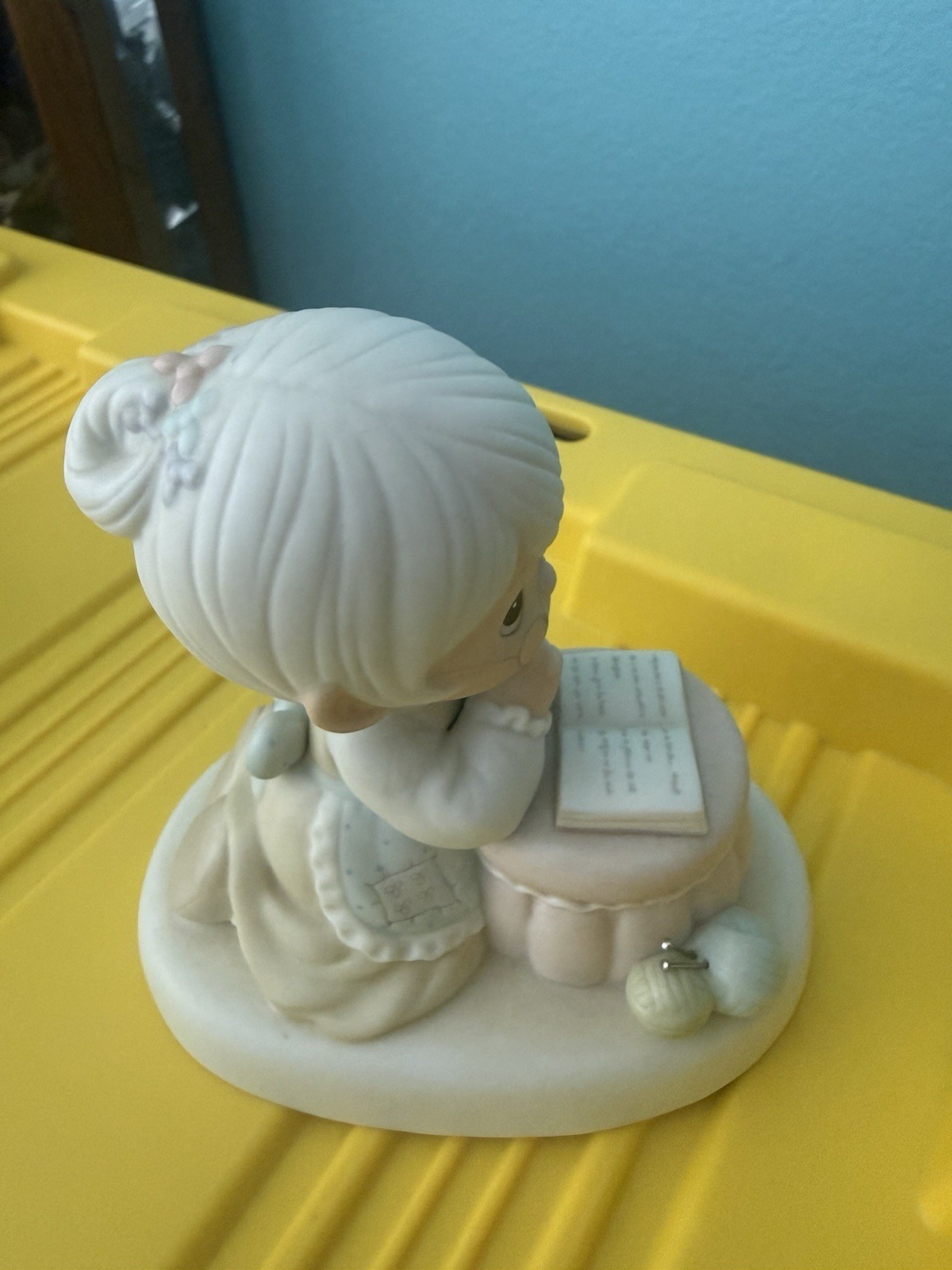 Precious Moments Grandma’s Prayer Porcelain Figurine Grandparents Religious 1986