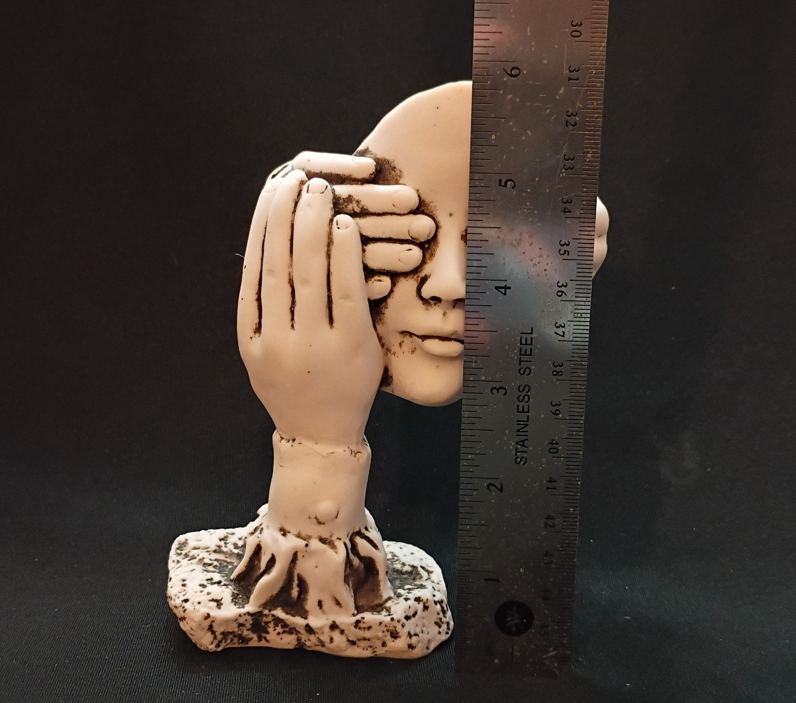 Abstract Sculpture ‘ Face and Hands ‘ Statuette – Polyresin – 5.25″ H x 5″ W