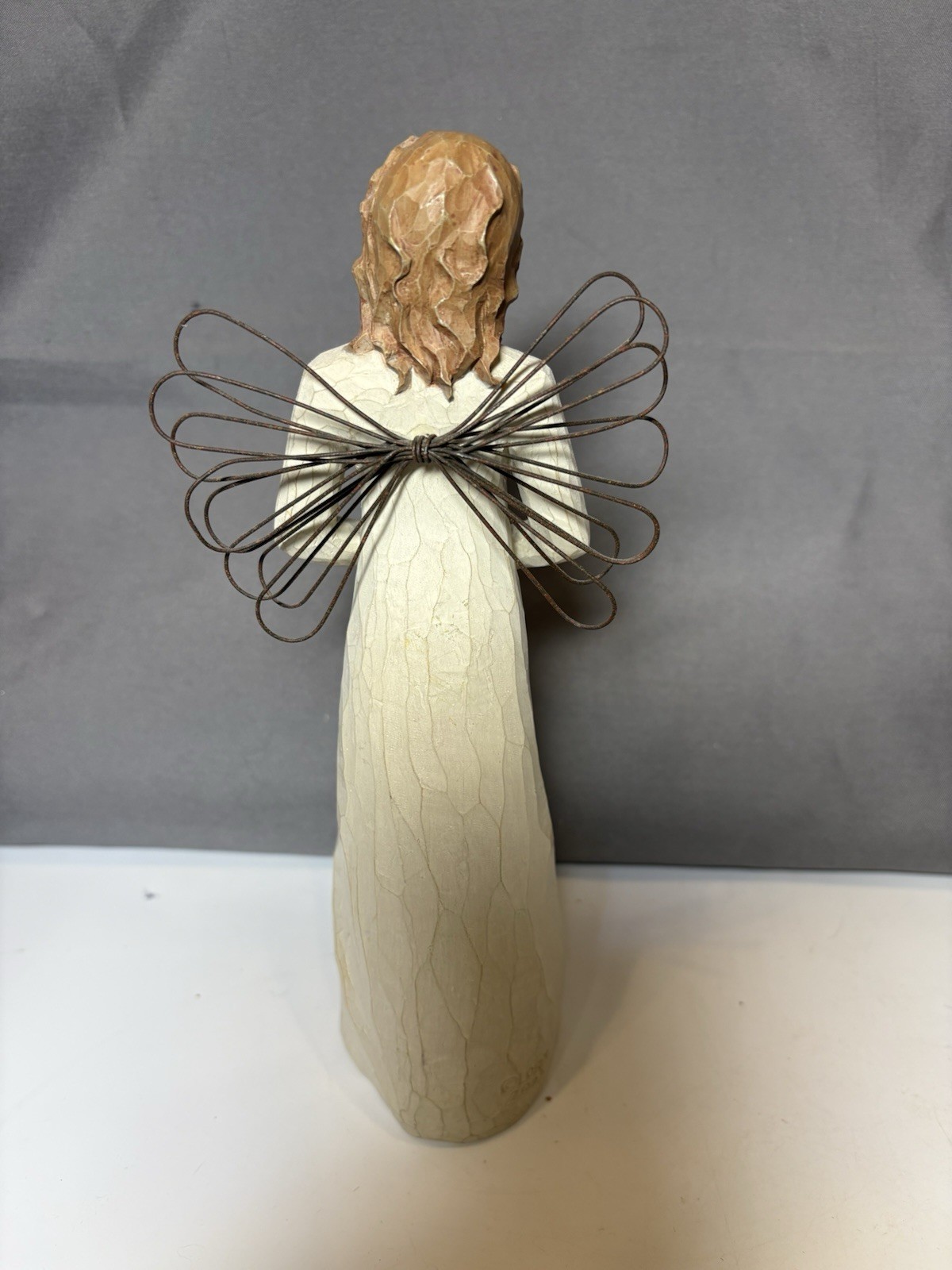 Vintage 2002 Willow Tree Figurine Welcoming Angel Holding Pineapple