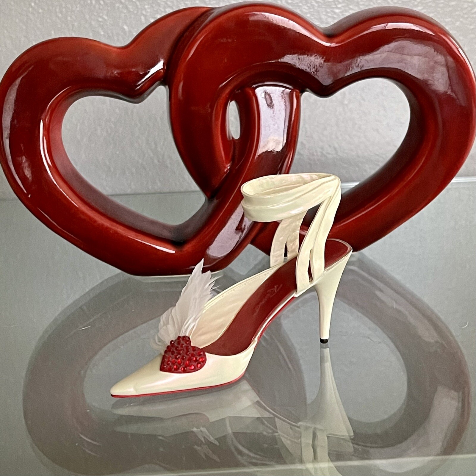 Just The Right Shoe “HEARTS AFLUTTER” #25440, 2003 by Raine Gift Box