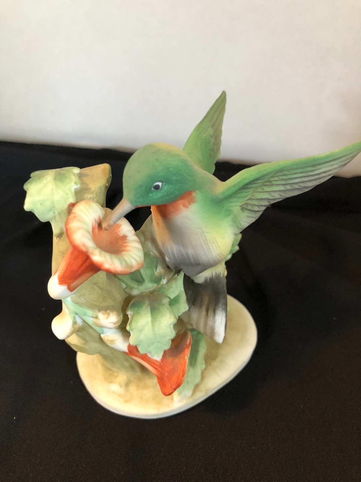 VINTAGE LEFTON BISQUE HAND PAINTED HUMMINGBIRD FIGURINE KW464