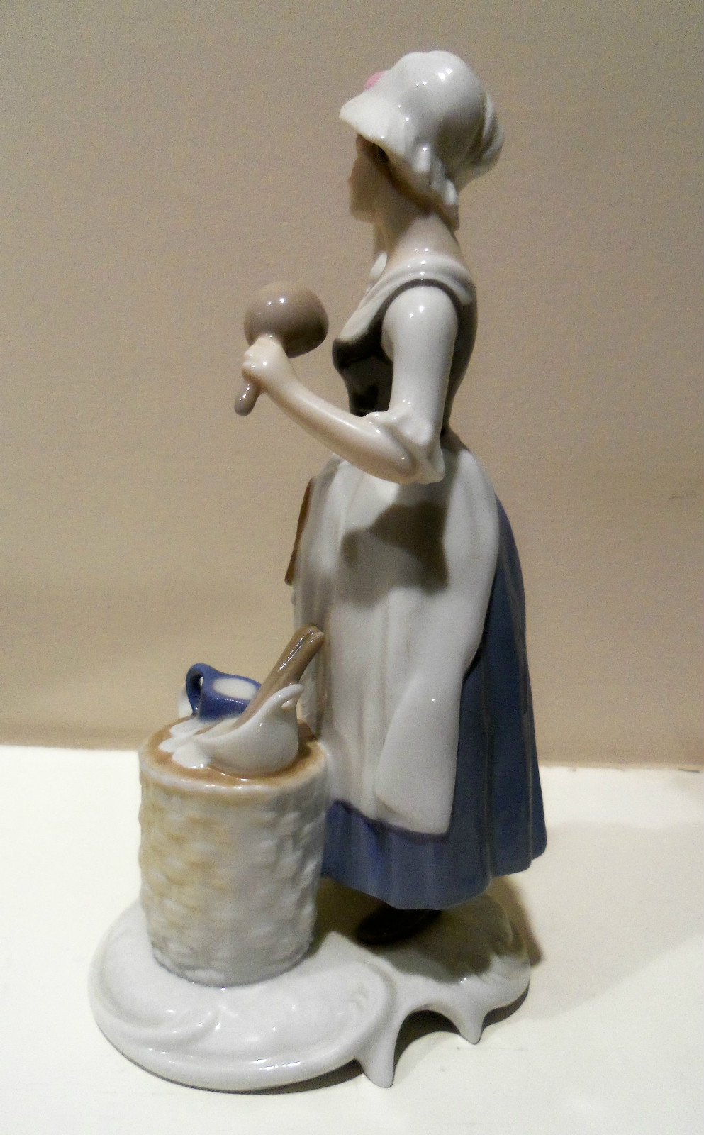 Goebel Lady Figurine Female Hawker Colonial Craftsman Series #16 05419 porcelain