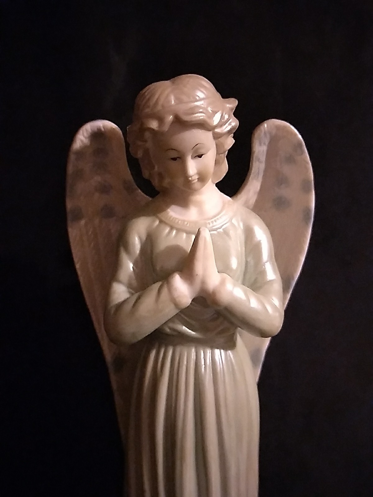 Beautiful Cracker Barrel 12″ Porcelain Angel. (227)