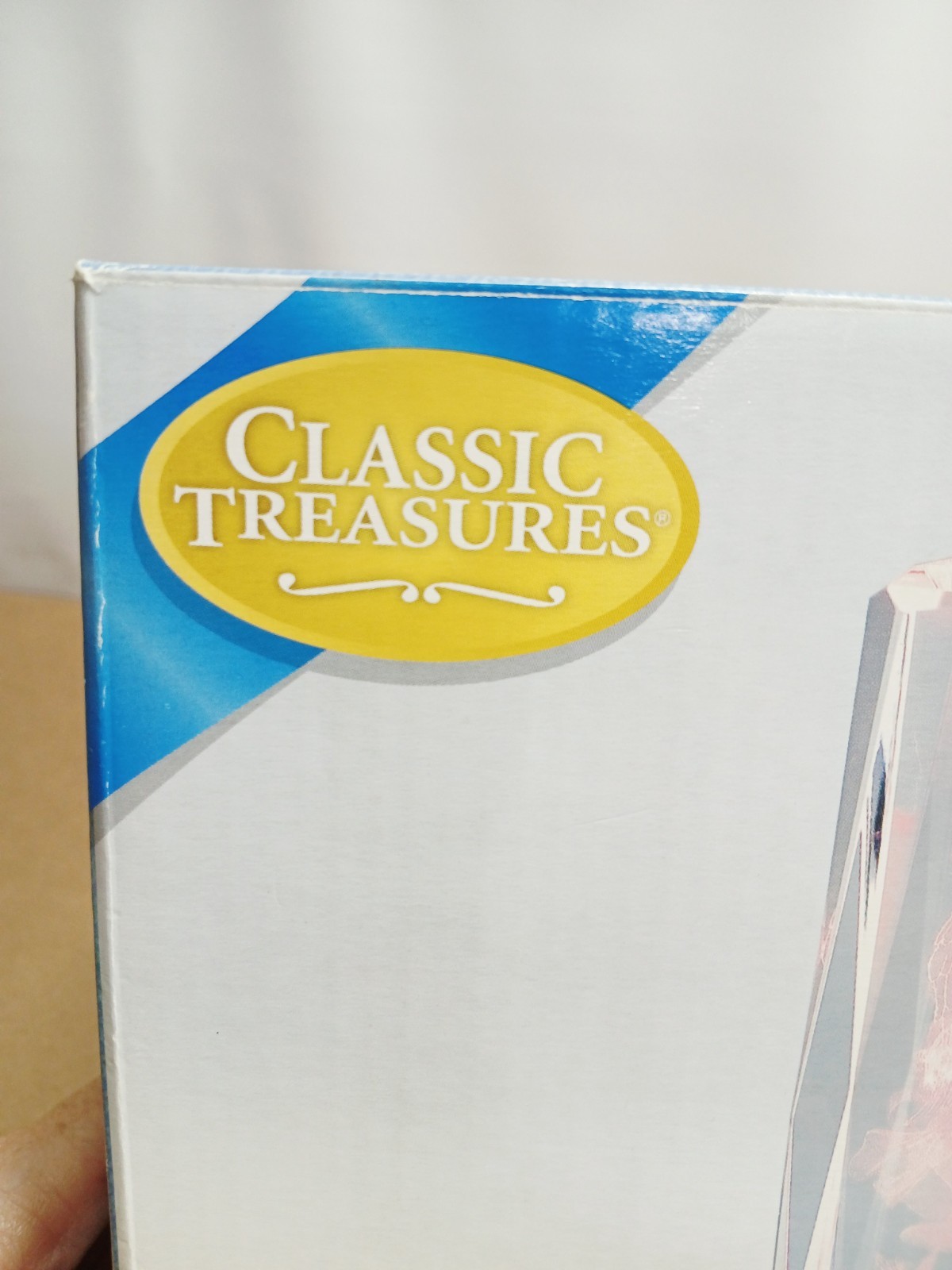 New Open Box Classic Treasures Angel Laser Glass and Rotating, Color Change Base