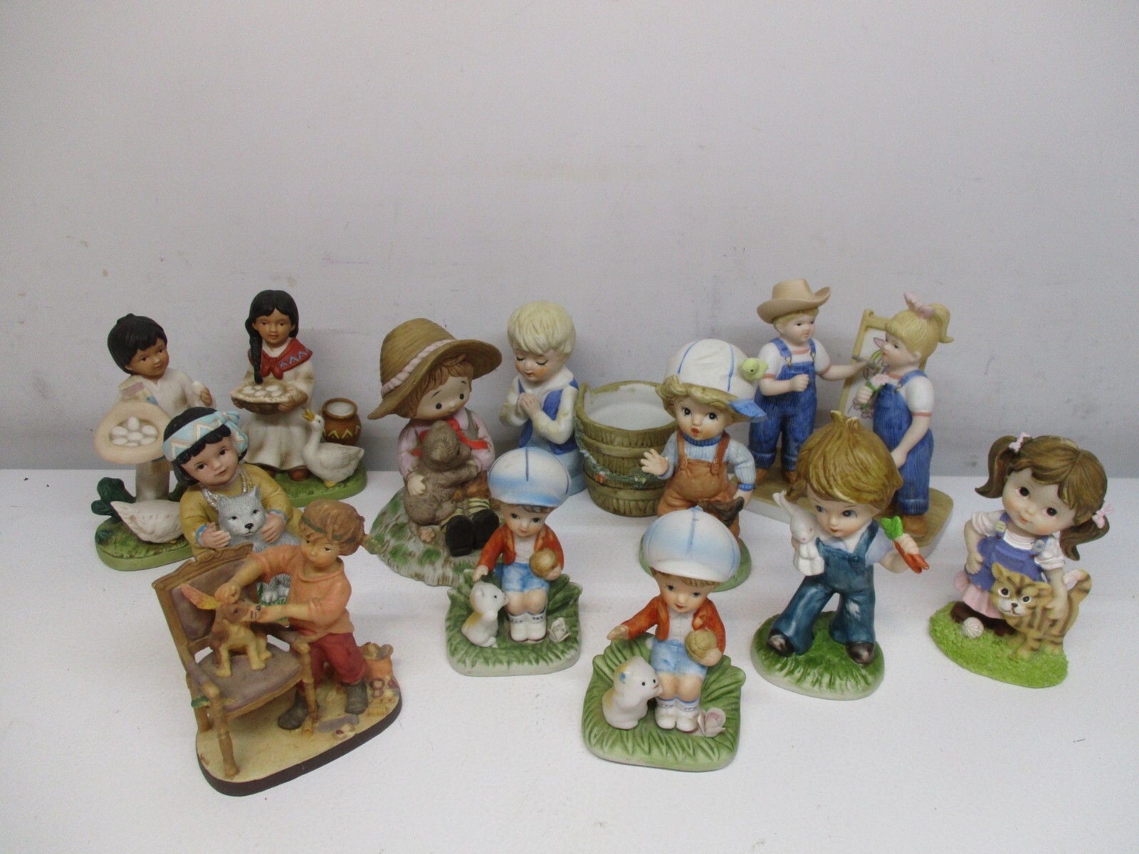 Lot Of 12 Vtg Figurines HOMCO-ARDCO-Tender Times And And More