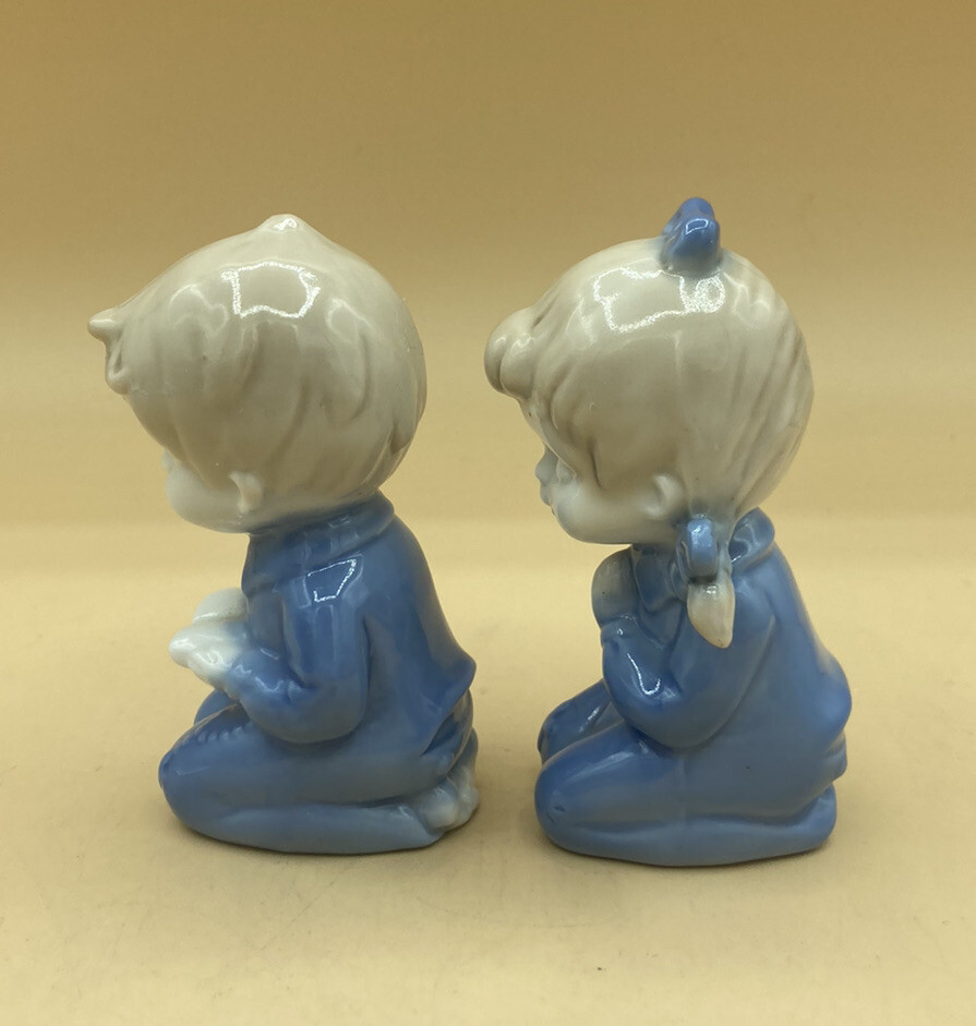 Vintage Pair of Kneeling Children Praying Blue Outfits Ceramic Japan