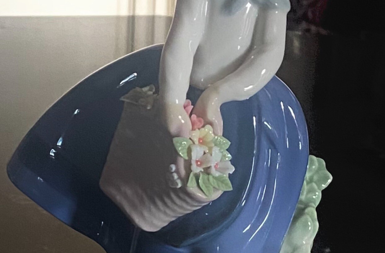 VINTAGE RETIRED LLADRO #5222 PRETTY PICKINGS GLAZED FINISH FIGURINE EXCELL COND