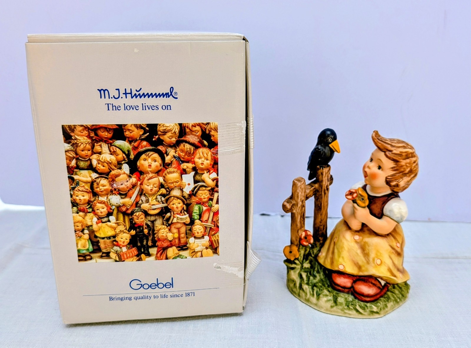 Goebel Hummel Figurine “Sing With Me” #405 original box – TMK-6