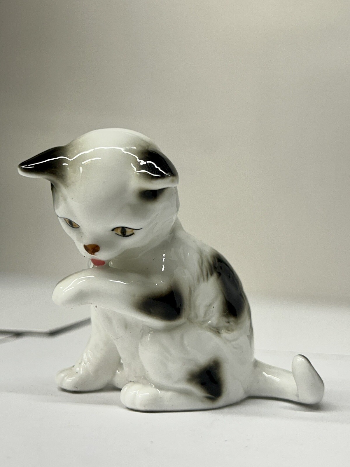 The Danbury Mint 1988 Cats of Character “Wash Time” Porcelain Cat Figurine