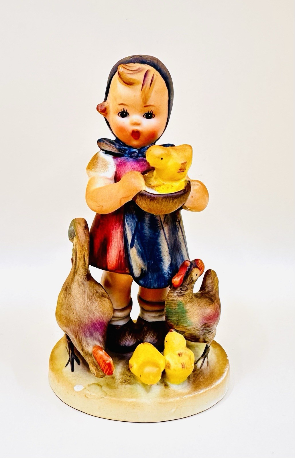 Hummel Goebel Feeding Time 199/0 Figurine TMK-2 small Bee Girl Chickens 5″ Vtg