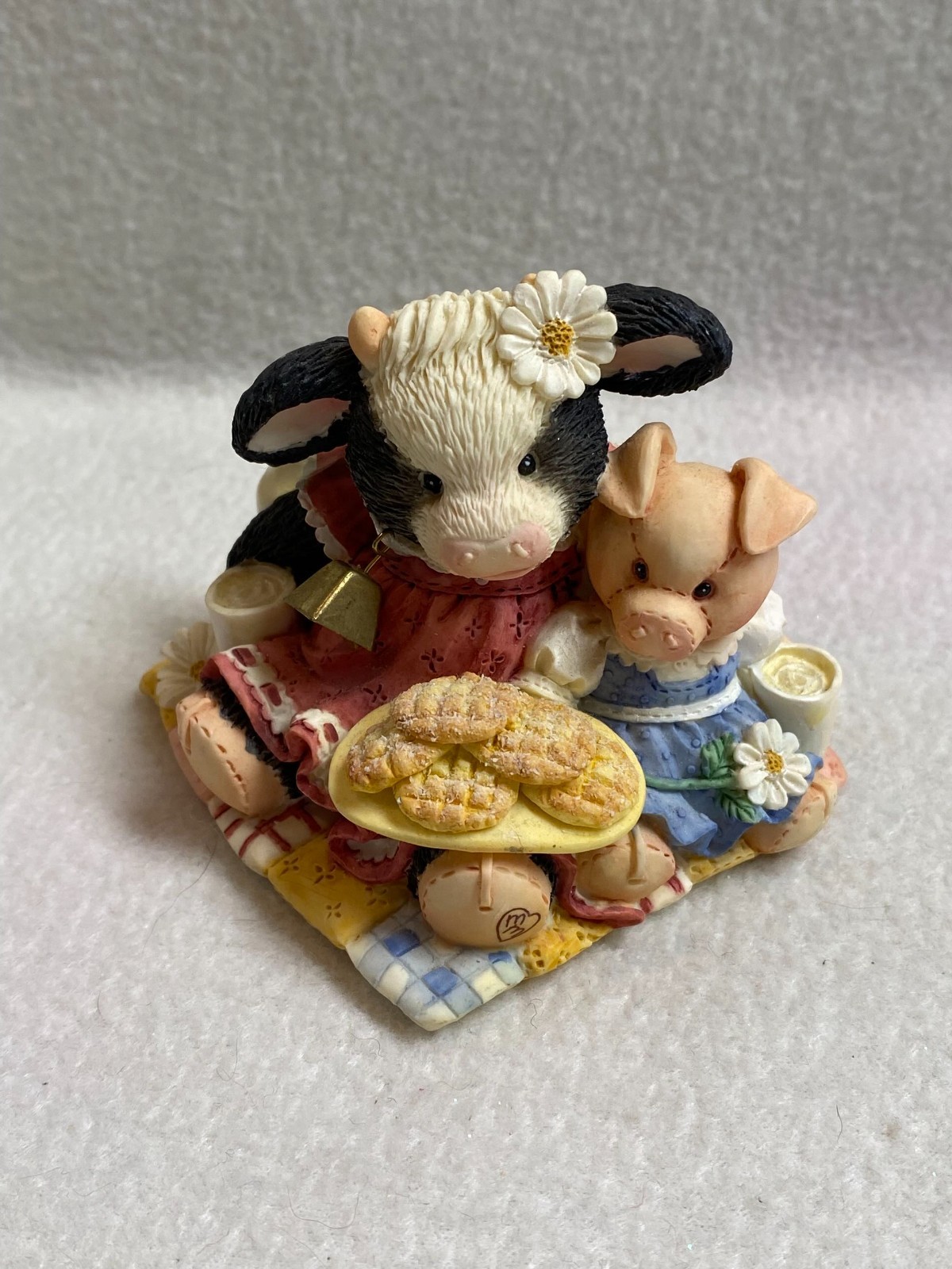 Mary’s Mo Moos Figurine – Cow and Pig with Cookies – ‘Cookies are for Sharing’