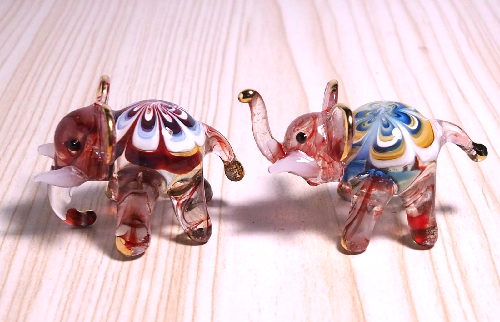 Pair of Elephant figurine hand blown Art Glass 2.25″ gold trim decor – GIFT