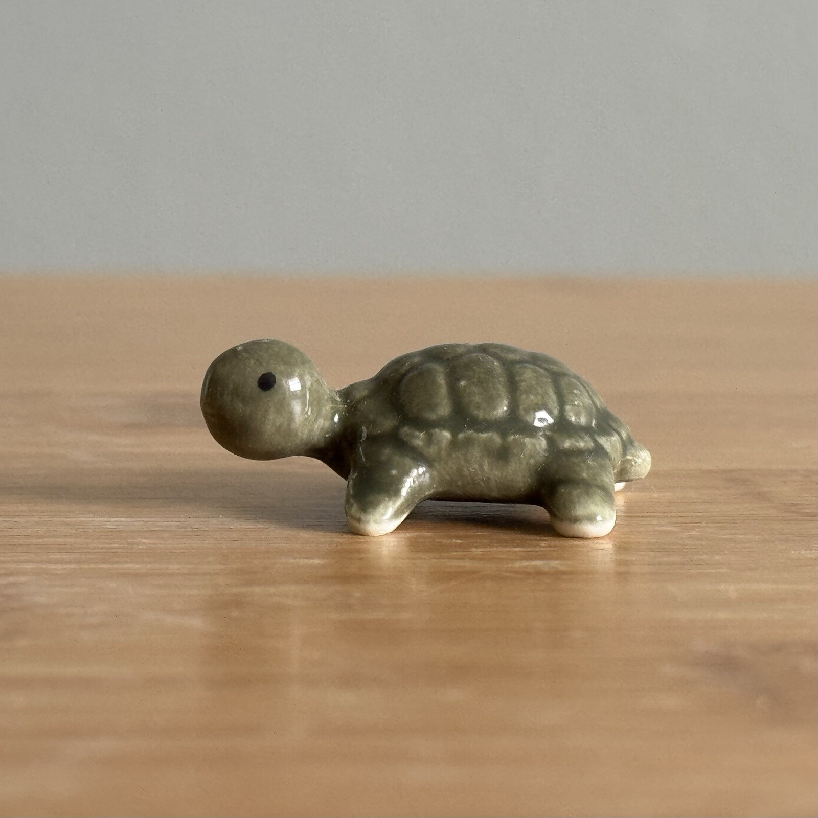 Vintage Bug House Japan Miniature Green Turtle Figurine 1”