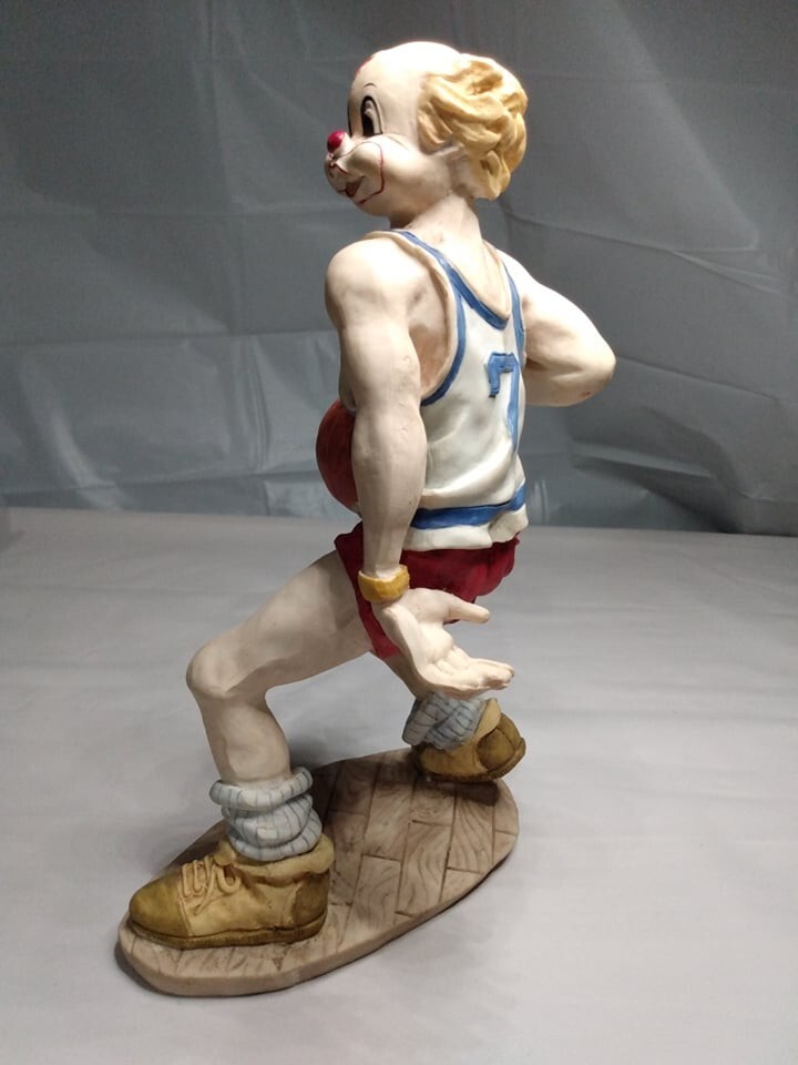 VTG 10″ Unknown Circus Clown Athlete Basketball Player Statue Stand