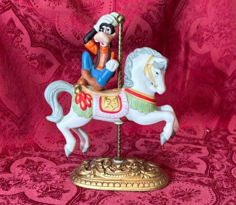 VINTAGE NEW ENGLAND COLLECTOR’S SOCIETY DISNEY CHARACTER CAROUSEL “GOOFY”-NO BOX