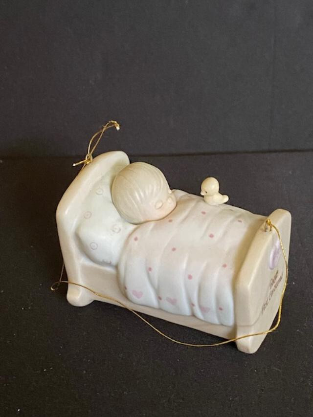 PRECIOUS MOMENTS E-0518 BLESSED ARE THE PURE IN HEART-1983 J&D ORNAMENT w/BOX-VG