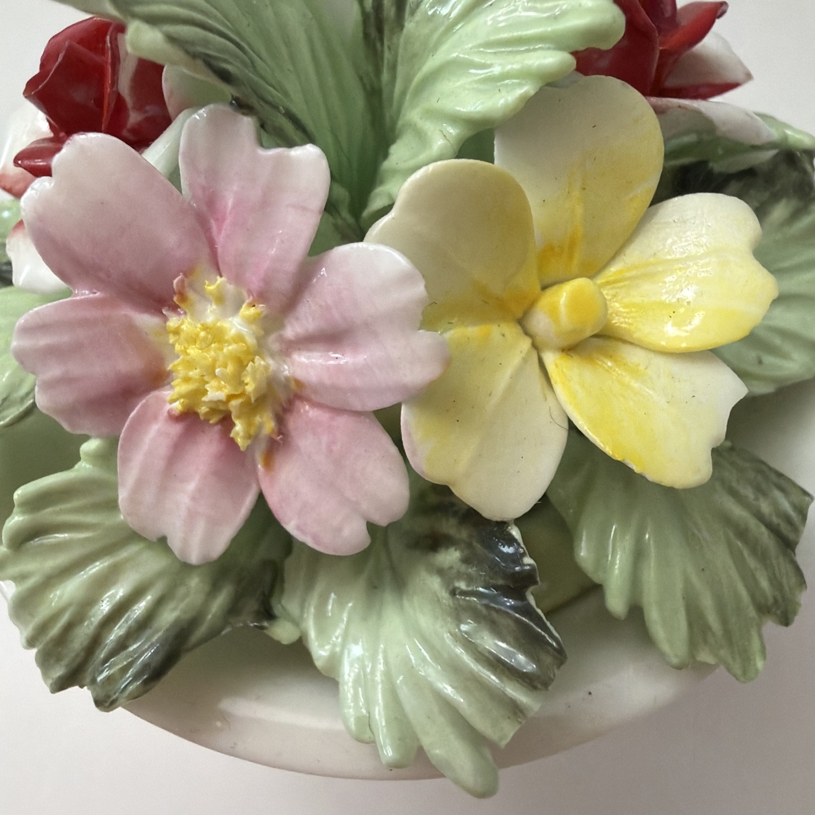 AYNSLEY Fine China Bowl of flowers, roses&leaves in white bowl w/pedestal base