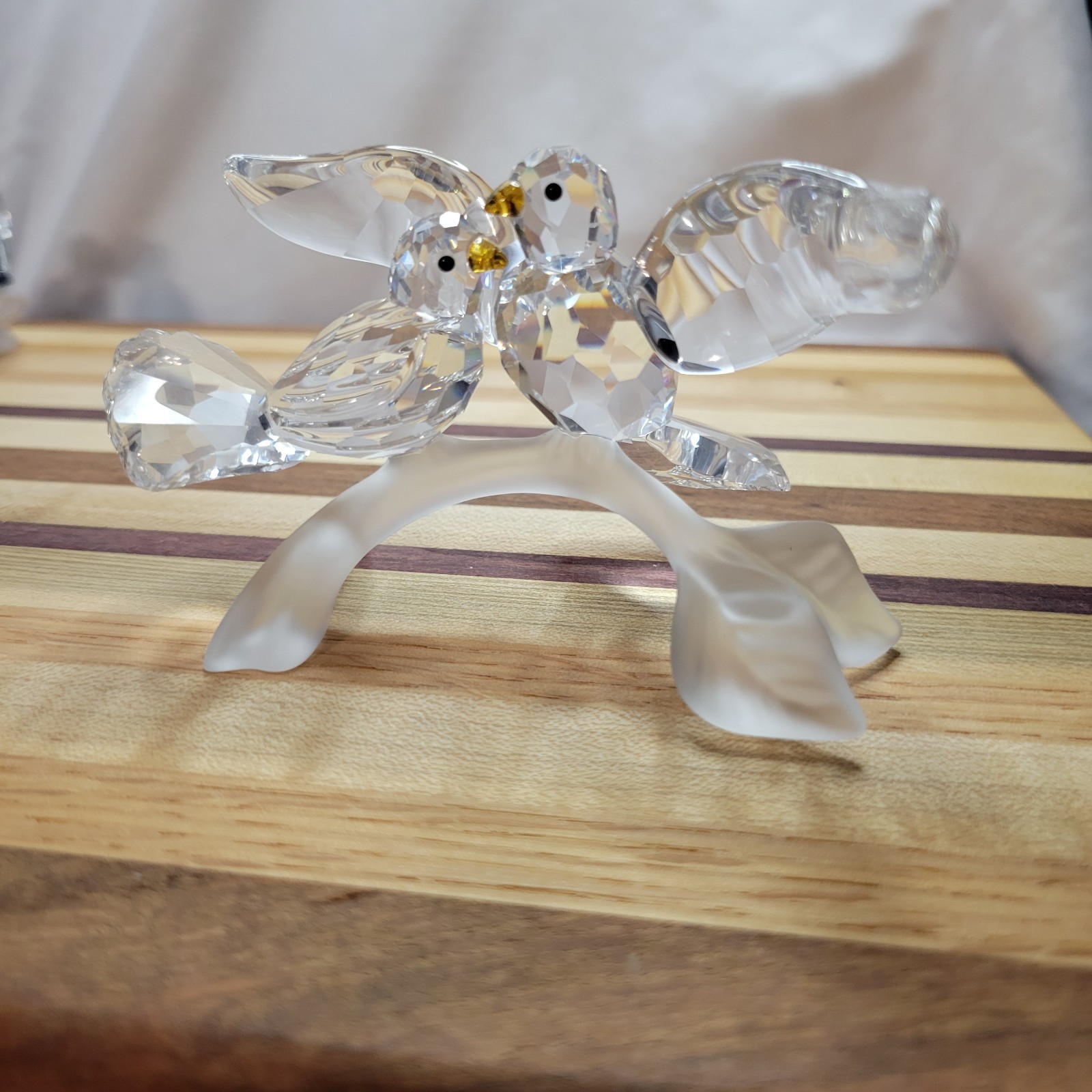SWAROVSKI Crystal Figurine #657378 Turtle Doves No box
