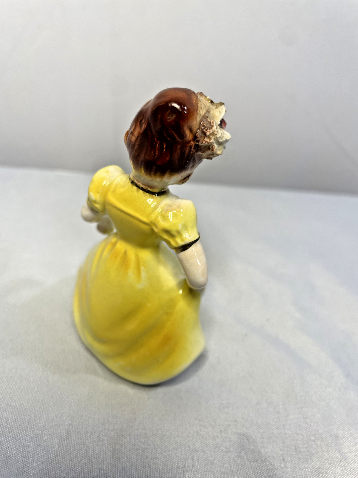 Vtg Nippon Yoko Boeki Lady Figurine Japan Clover Wreath Mark Bright Yellow Dress