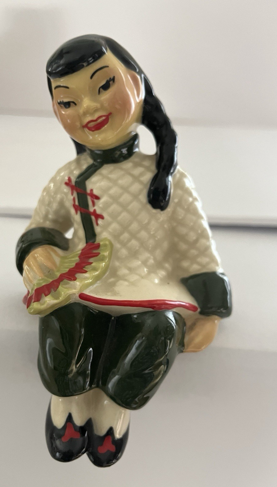 Su Lin Shelf Sitter Ceramic Arts Studio Wisconsin Hand Painted 1950s 4″ sitting