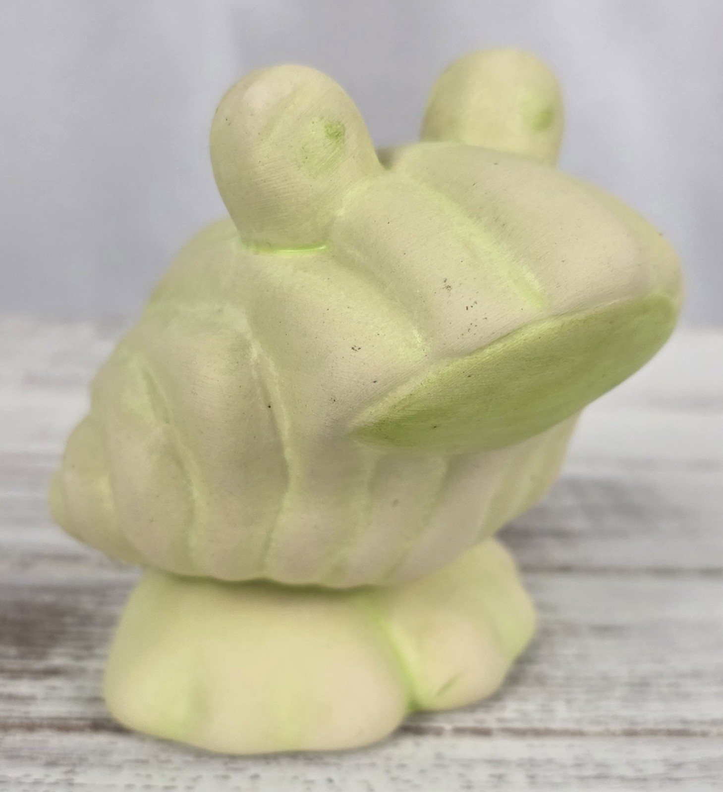 Vintage MCM Chalkware Orchid Color Frog Figurine 4″ Made In Portugal RARE!