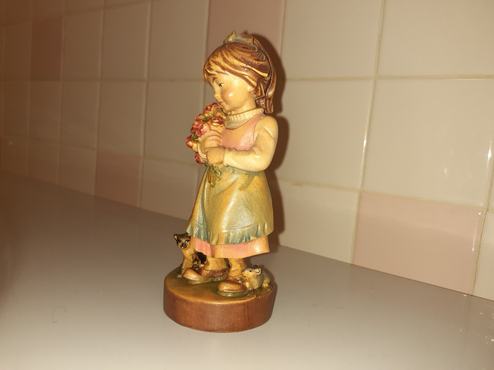 RARE Anri Vintage Light Wood Girl Holding Flowers with Cat & Mouse 5.7″ tall