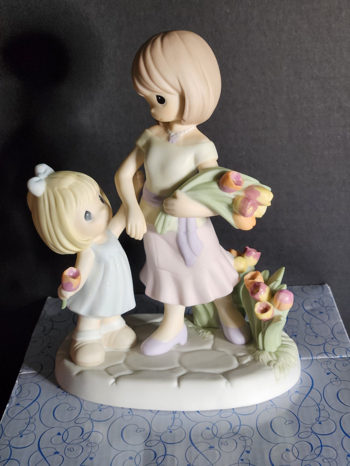 Precious Moments 740004 Gentle Is A Mother’s Love Spring Daughter Tulips W/Box