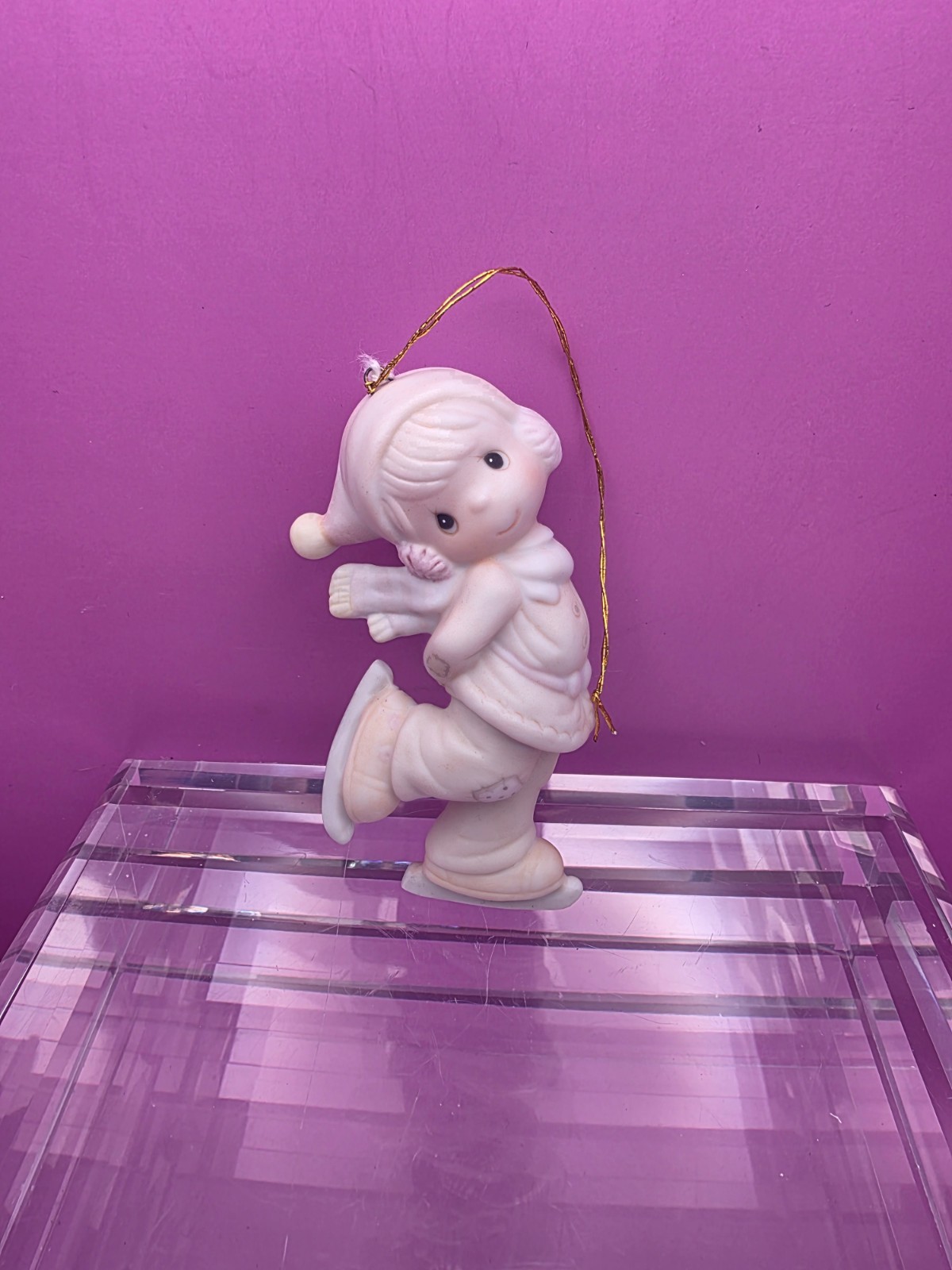 PRECIOUS MOMENTS ORNAMENT “DROPPING IN FOR CHRISTMAS” 1982 ENESCO E-2369
