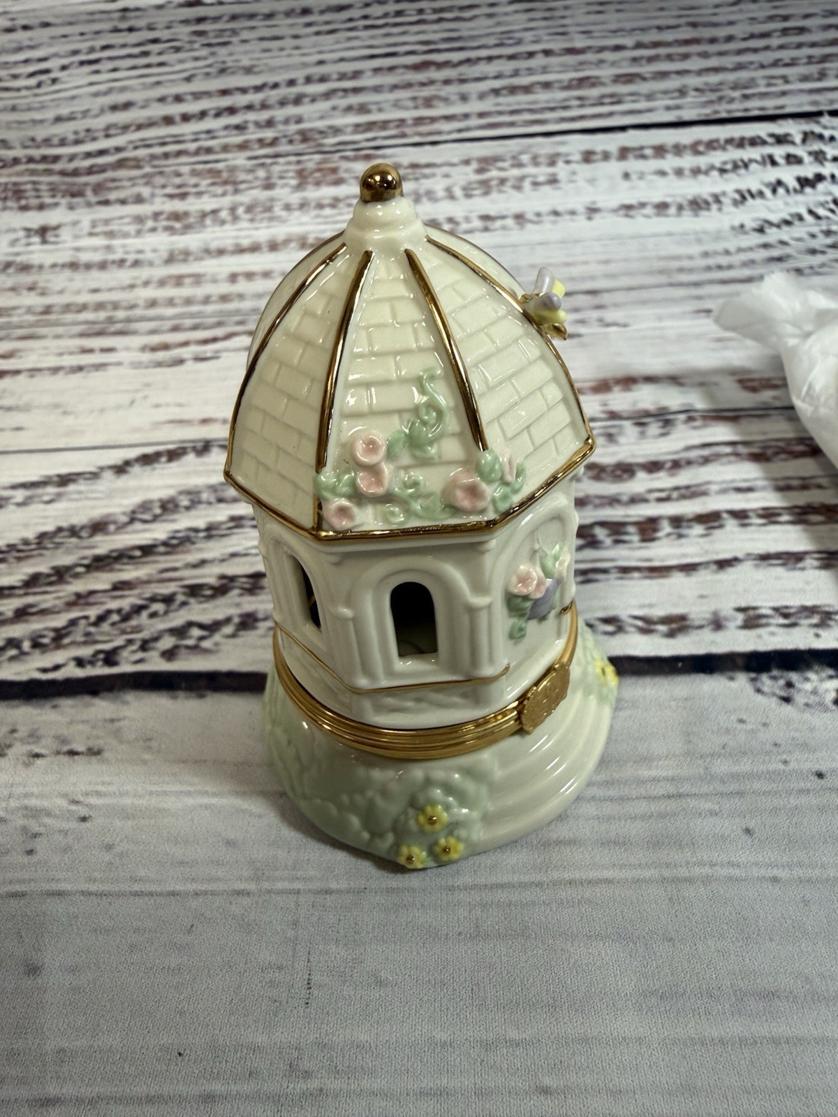 Lenox “The Garden Gazebo Treasure Box” with Gold Plated Dragonfly Charm