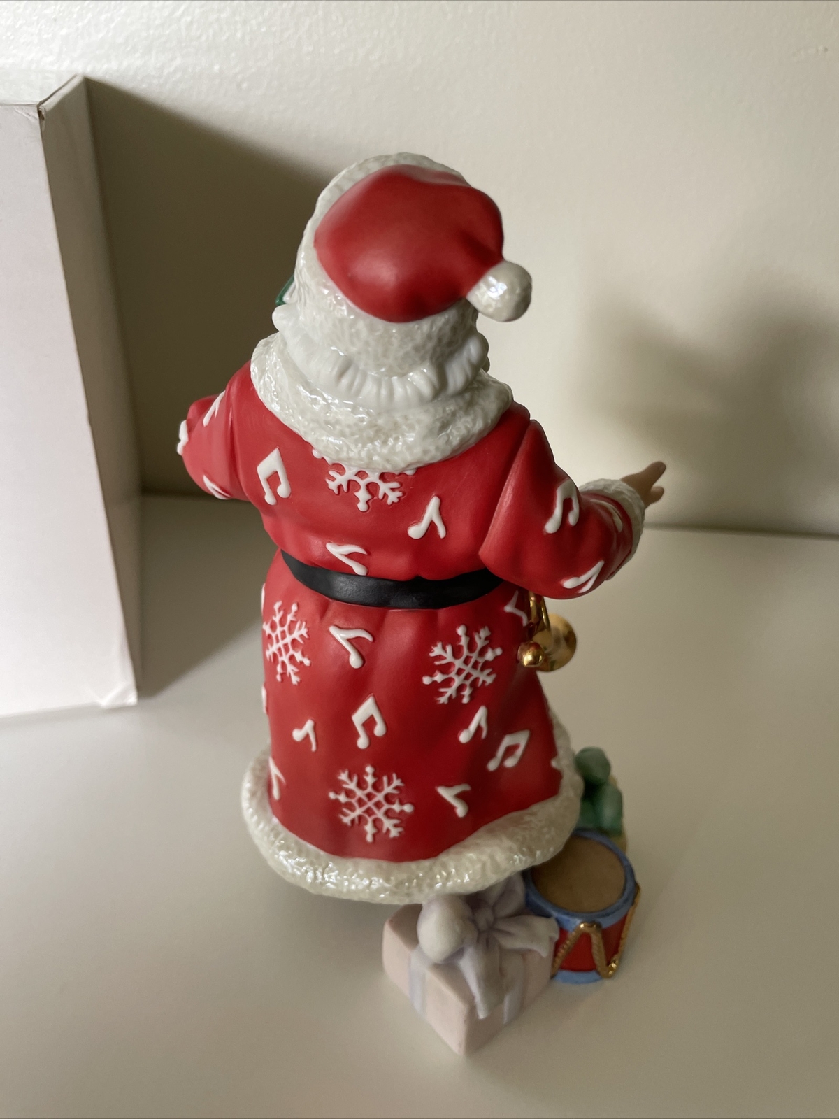 2002 Lenox Collections Santa Singing – Annual Santa Figurine