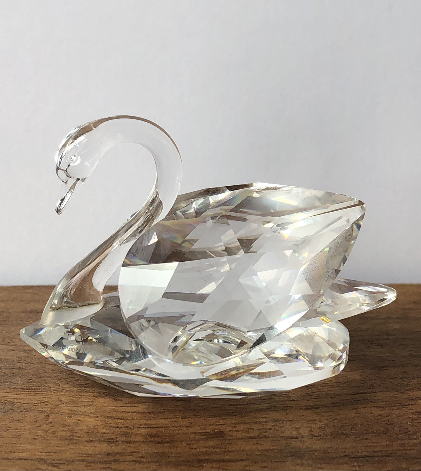 Swarovski Crystal Beauties of the Lake Collectible Iconic Swan Figurine