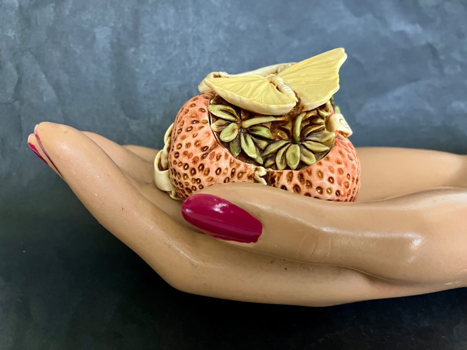 HARMONY KINGDOM “Sweet As A Summer’s Kiss” 1996 Box Figurine: Club Gift