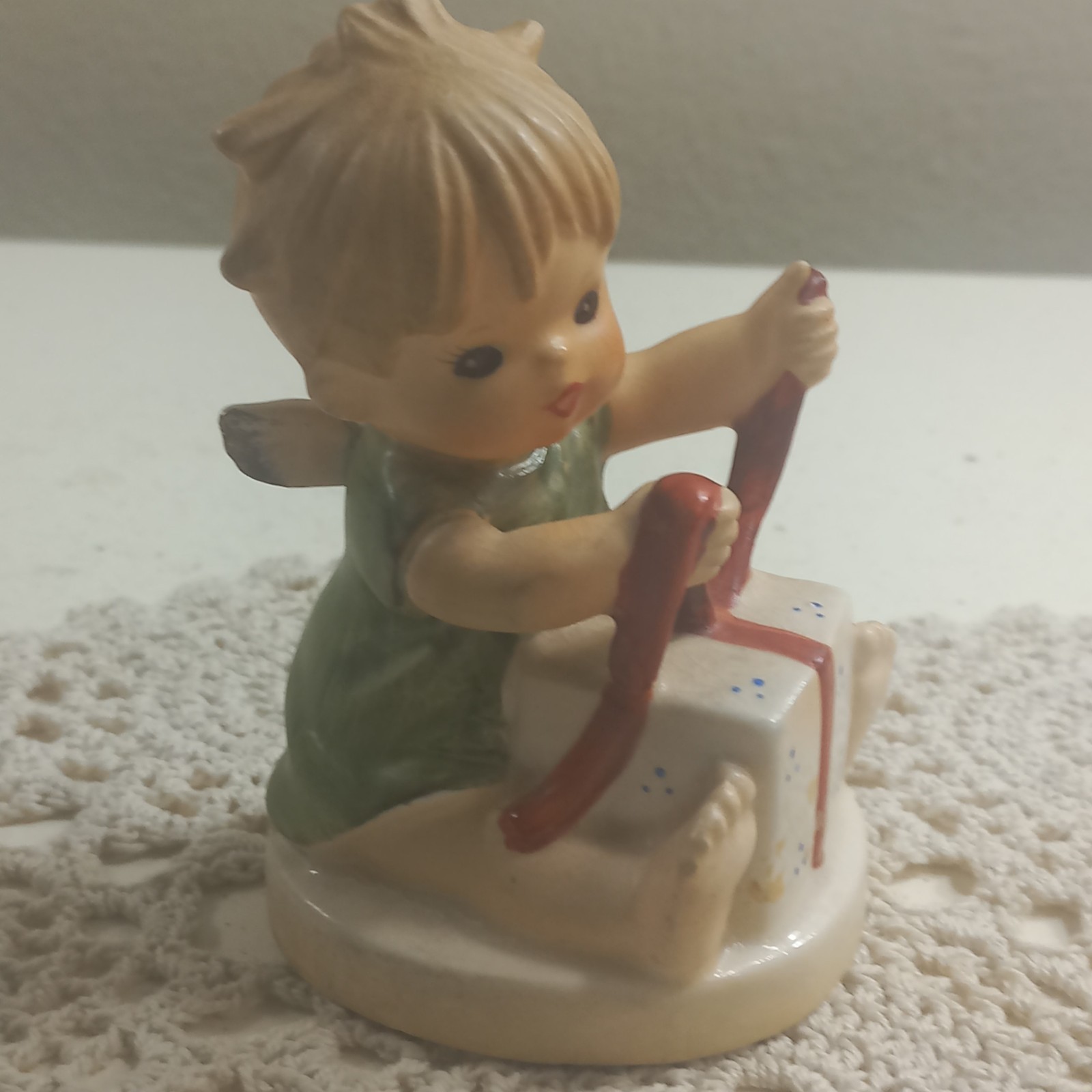 Vintage Sanmyro Japan Angel Girl Wrapping Present Figurine 4″ Tall Holiday Decor