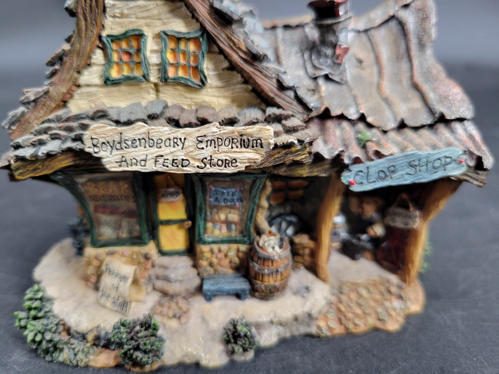 2002 Boyds Bearly-Built Villages Jeb’s General Store and Blacksmithy 19049 Boxed