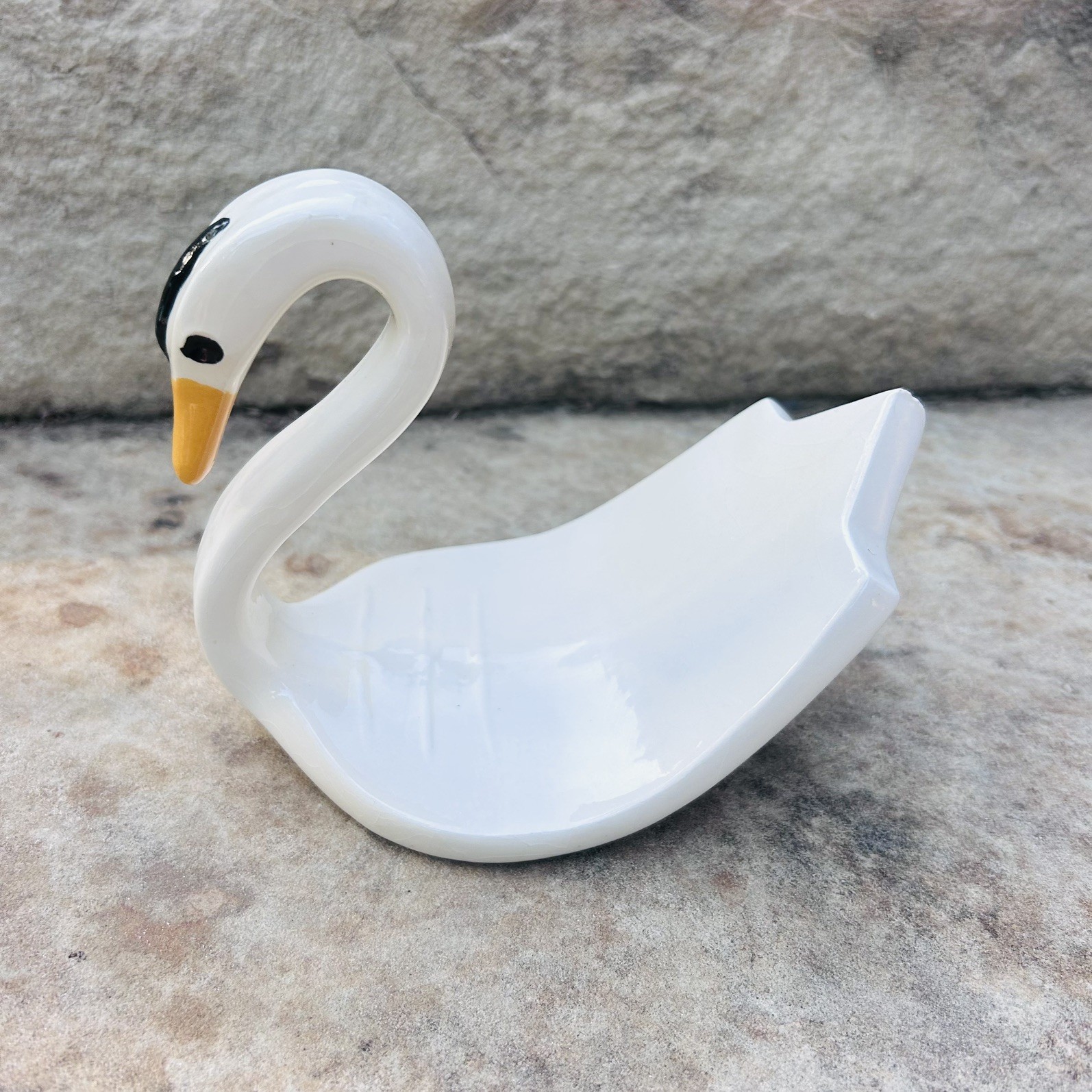 VTG White Ceramic Swan Washcloth Towel Soap Holders Matching Pair Hand painted