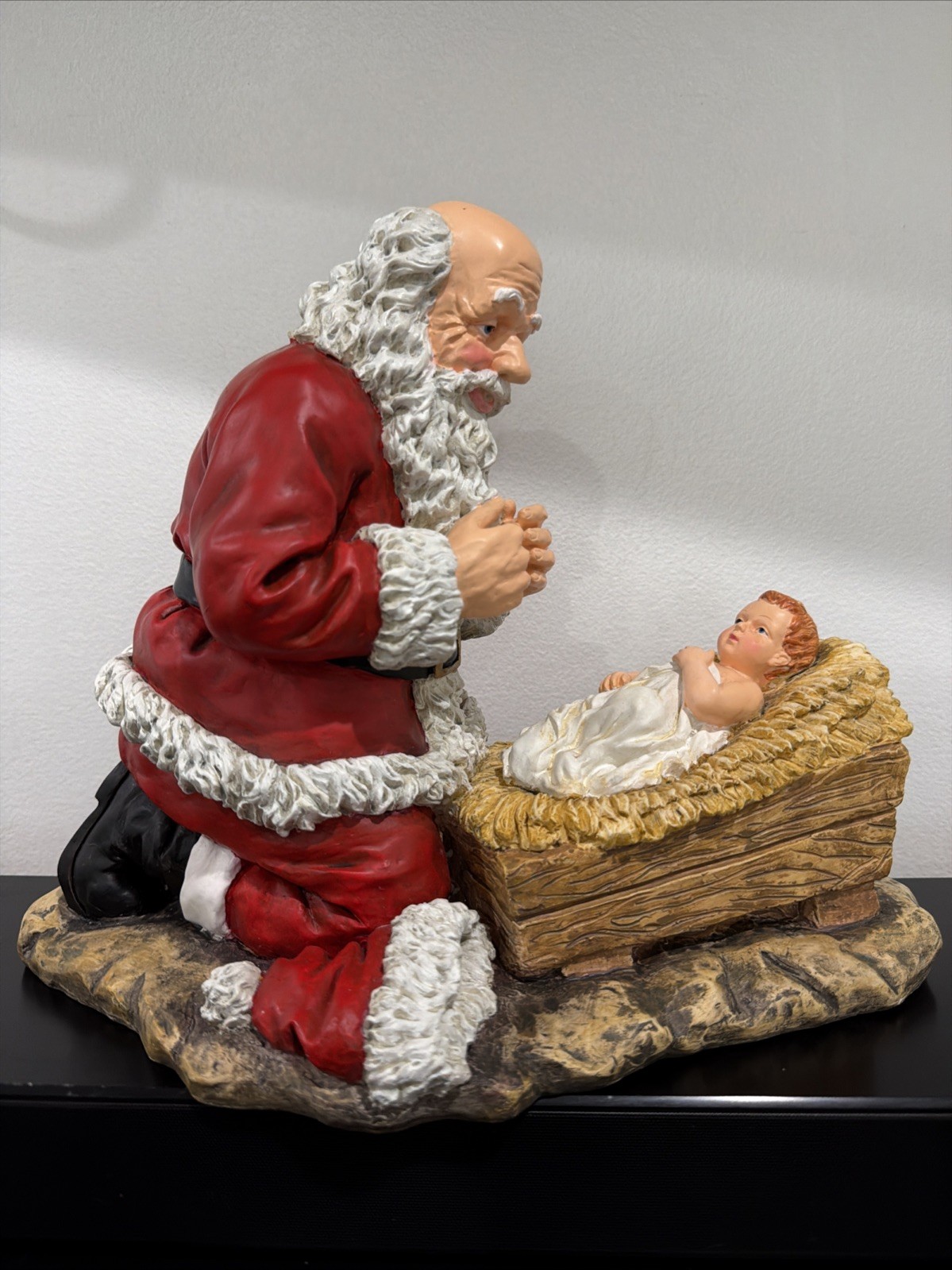 RP Gauer Kneeling Santa Praying over Baby Jesus Lg 13×11 Resin Vtg 1988