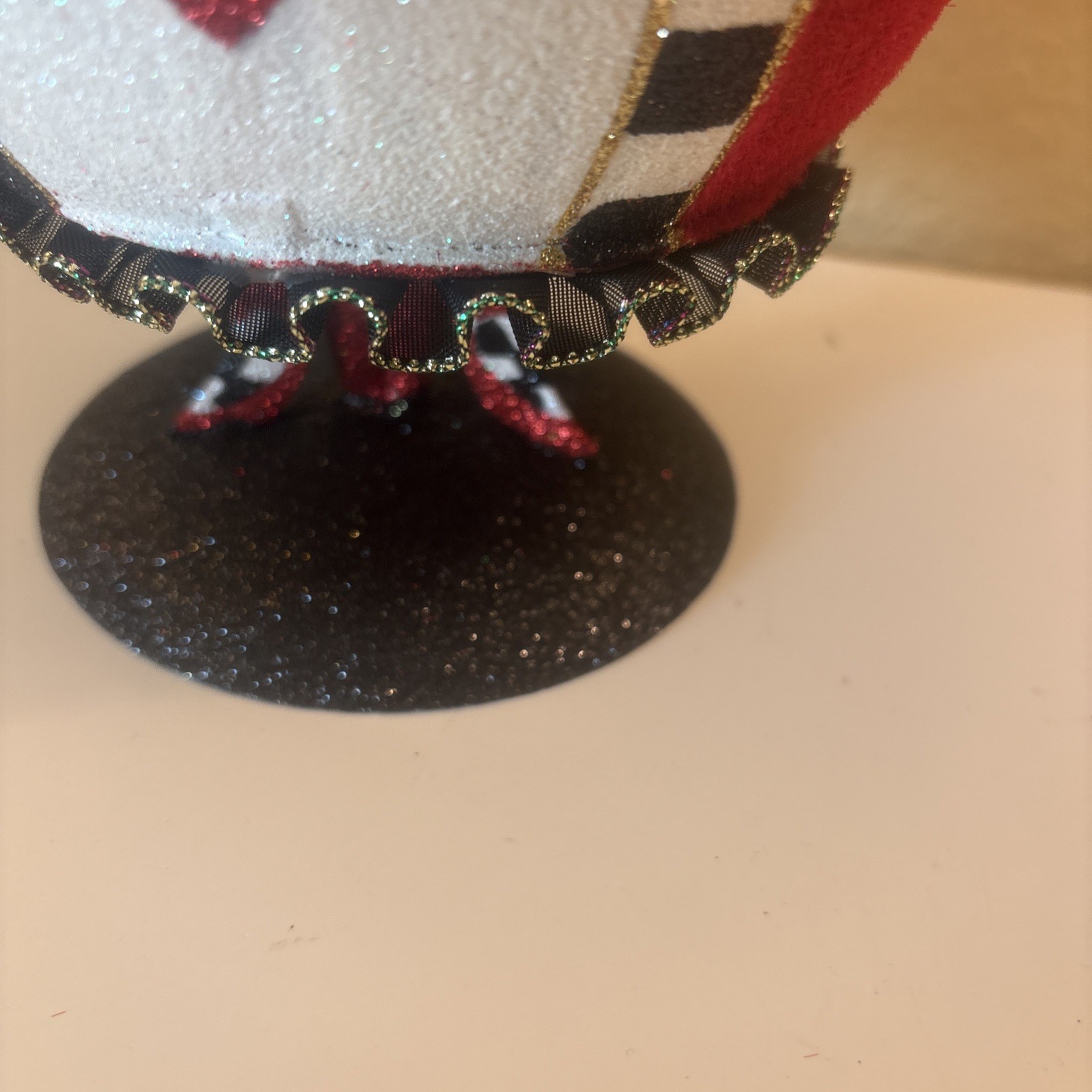 Red Queen Of Hearts 16″ Tall Pier 1 Mardi gras Valentines Day Damage