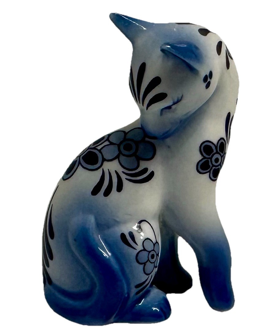 The Franklin Mint Curio Cabinet Cat Collection 1986 Delft Blue & White Porcelain