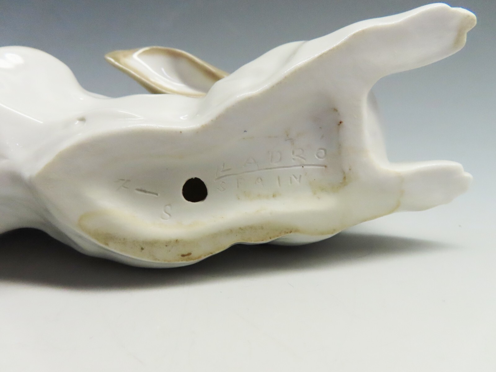 Lladro Long Rabbit by Fulgencio Garcia 1958-1960 5 3/4″ long impressed mark