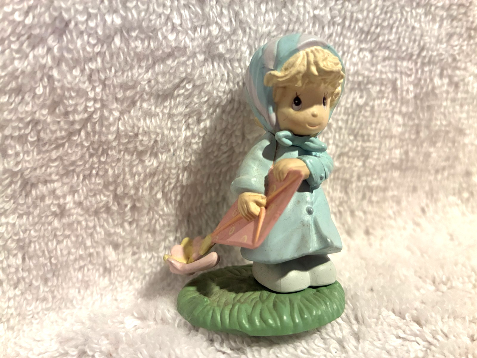 Precious Moments March Girl 1989 Girl With Kite Plastic 2 1/4″ T x 1 1/2″