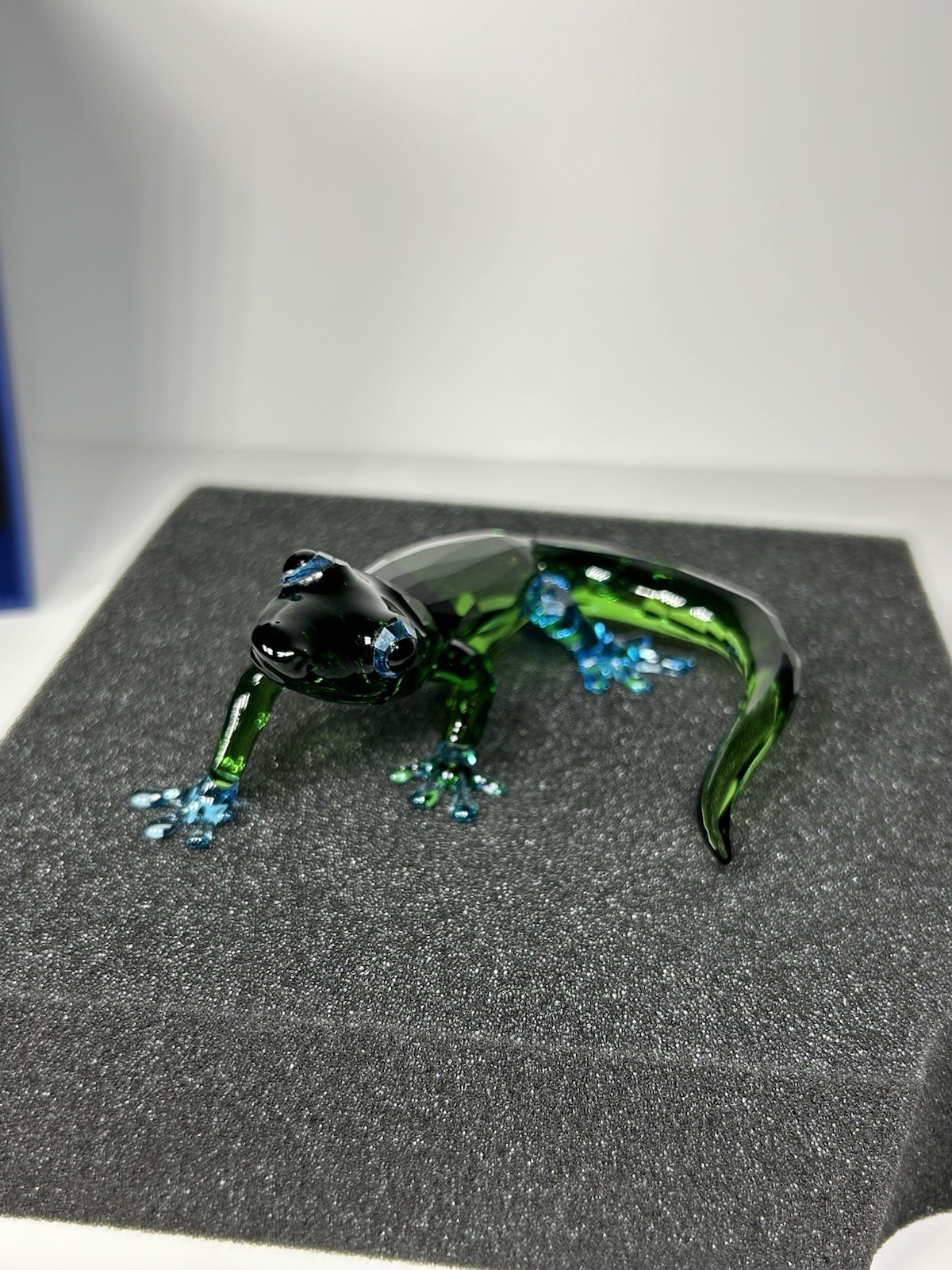 NIB Swarovski Gecko Lizard Nature Inspired Bright Green Crystal Figurine 5275511