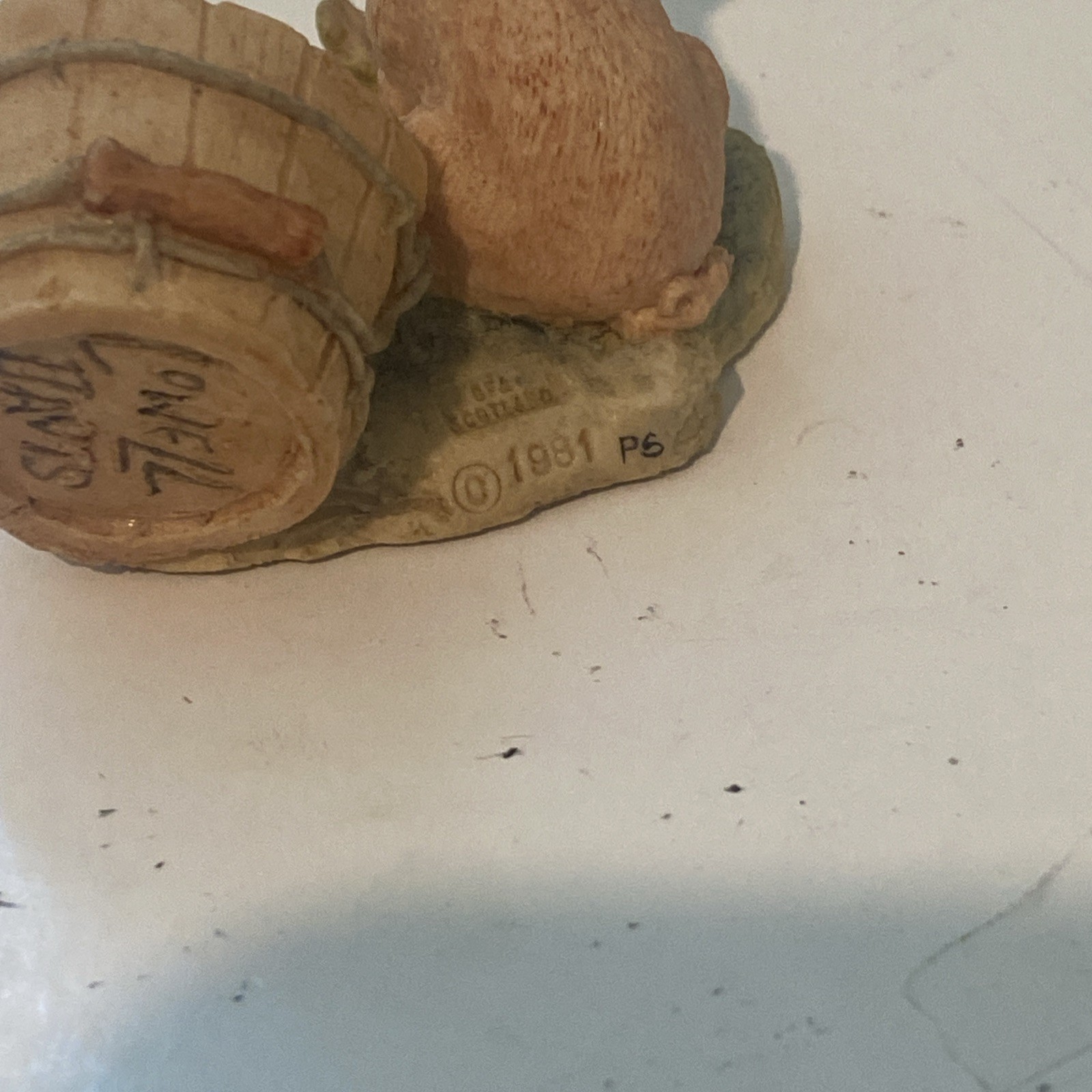 1980 SCHMID LOWELL DAVIS UNDER THE WEATHER PIG & APPLES FIGURINE SCOTLAND