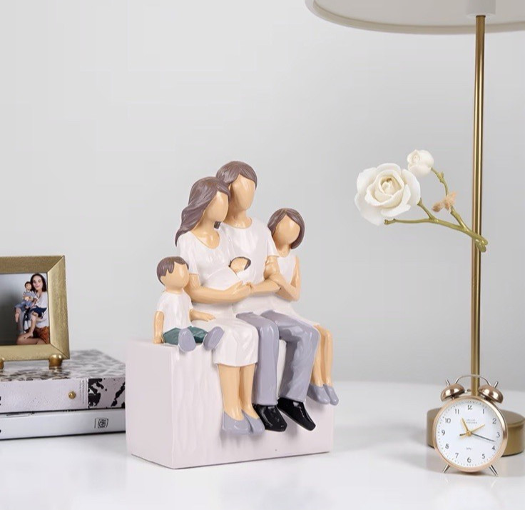Family Figurine, Mom, Dad Son, Daughter & New Baby. – Family of 5