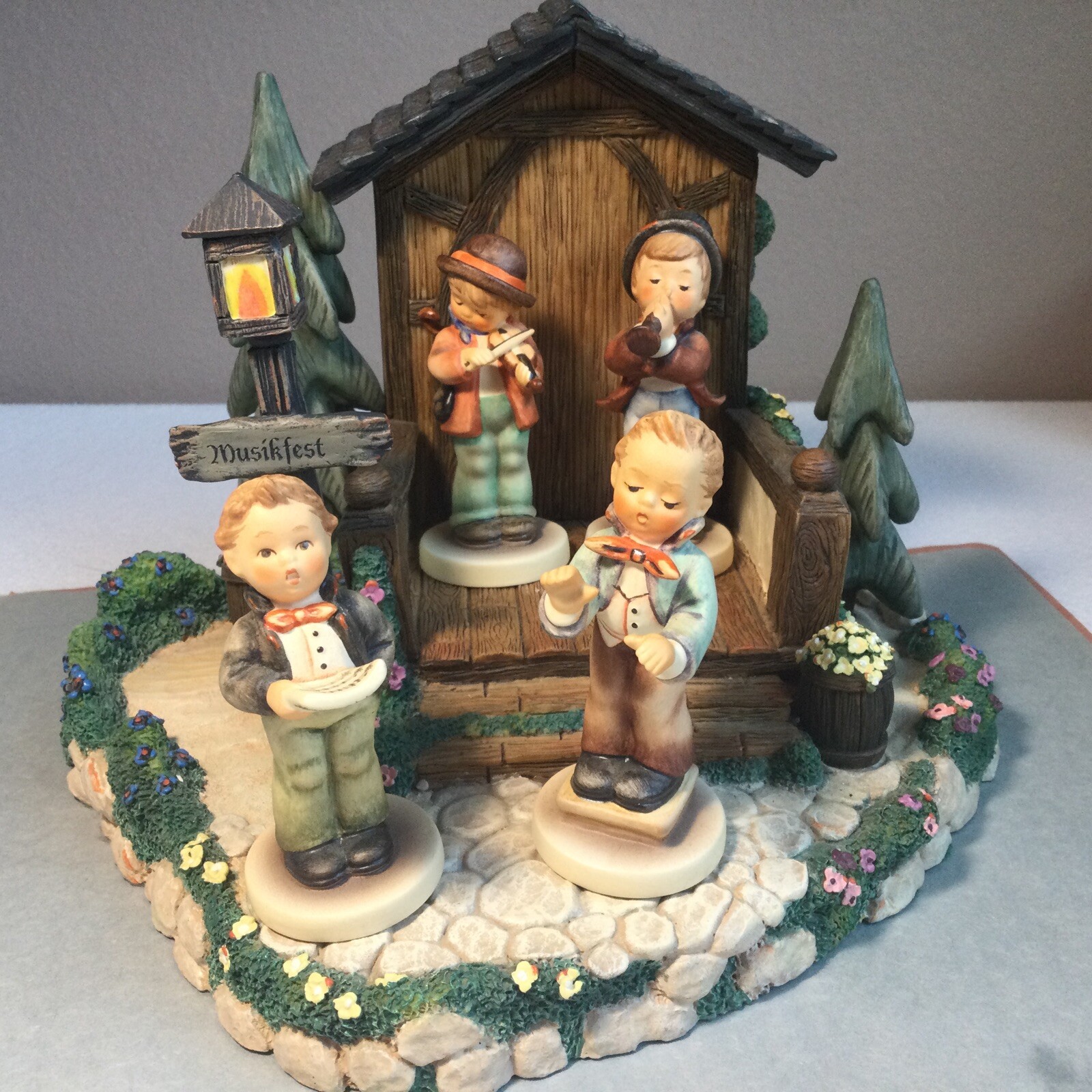 Hummel “Little Music Makers” Scape + 4 Hummel Musicians Closed Ed. NIB (O 2)