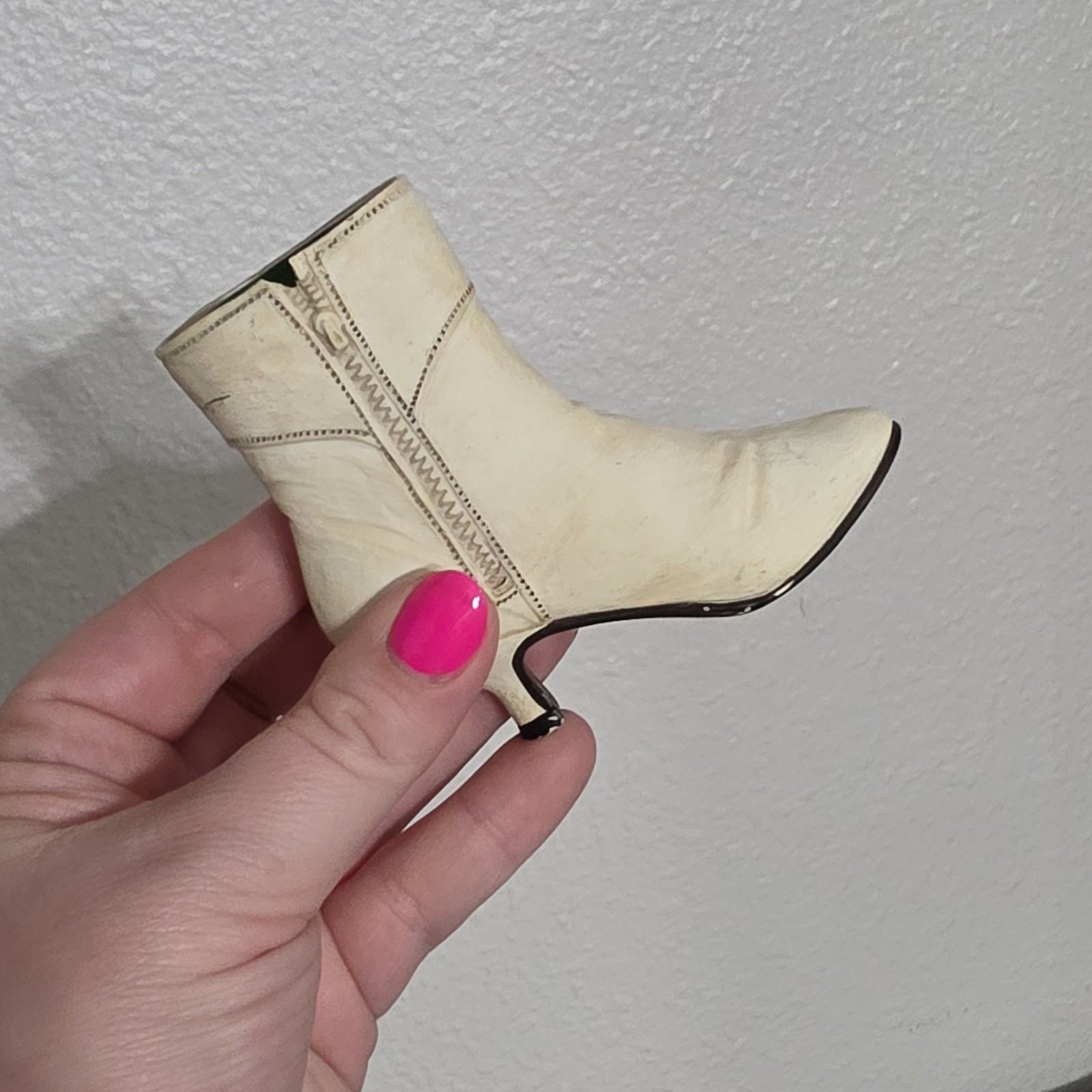 Willitts Designs Just the Right Shoe Beige Brown Green Resin Boot Figurine 1999
