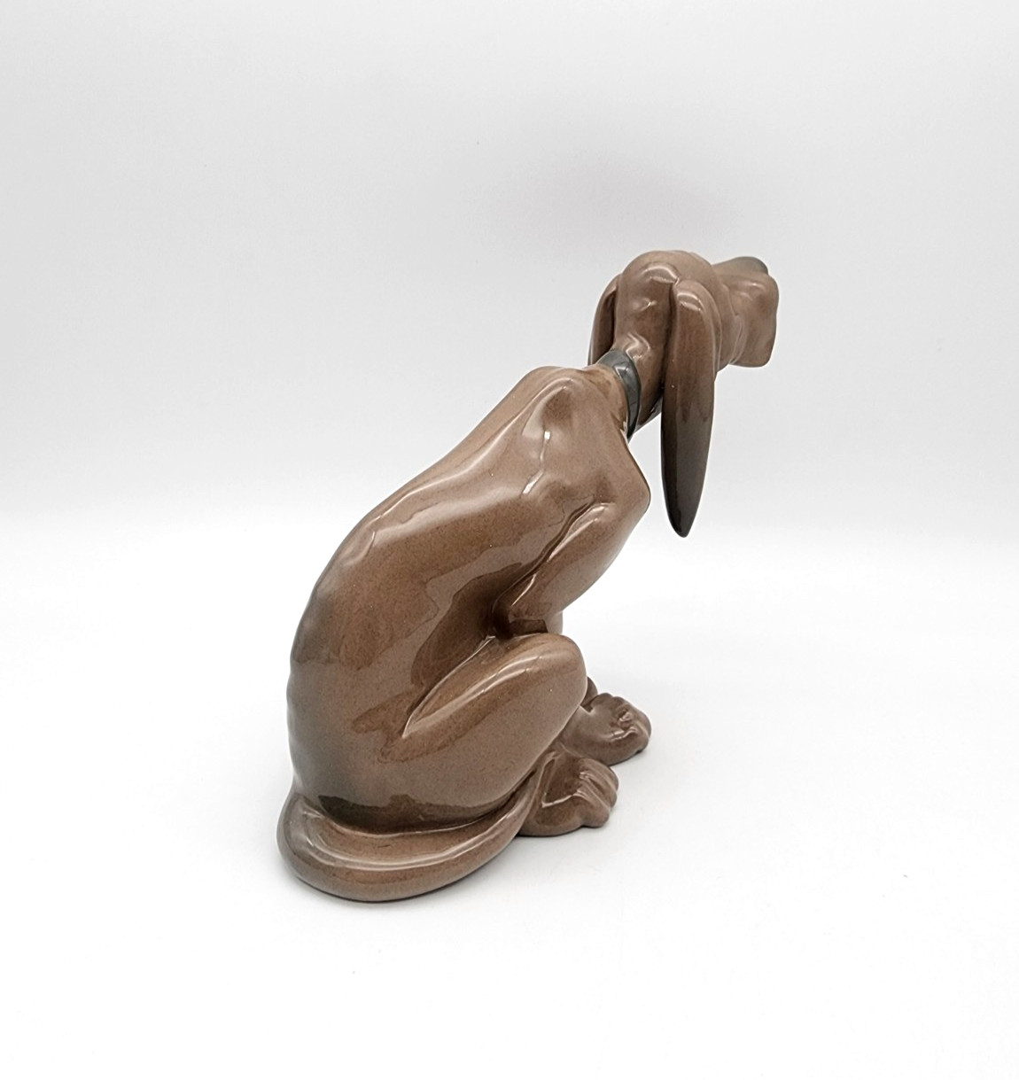 RETIRED LLADRO #5111 “TIMID DOG” SITTING BLOODHOUND 5″ GLOSSY FIGURINE EXCOND.!!