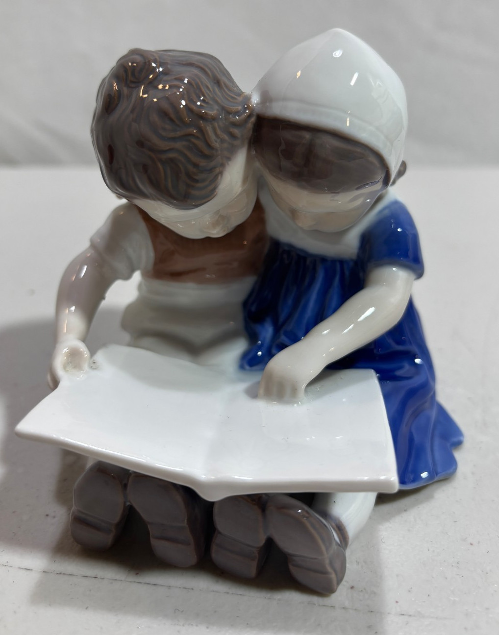 Vintage Bing & Grondahl B&G Denmark Porcelain Figurine #1567 “Children Reading”