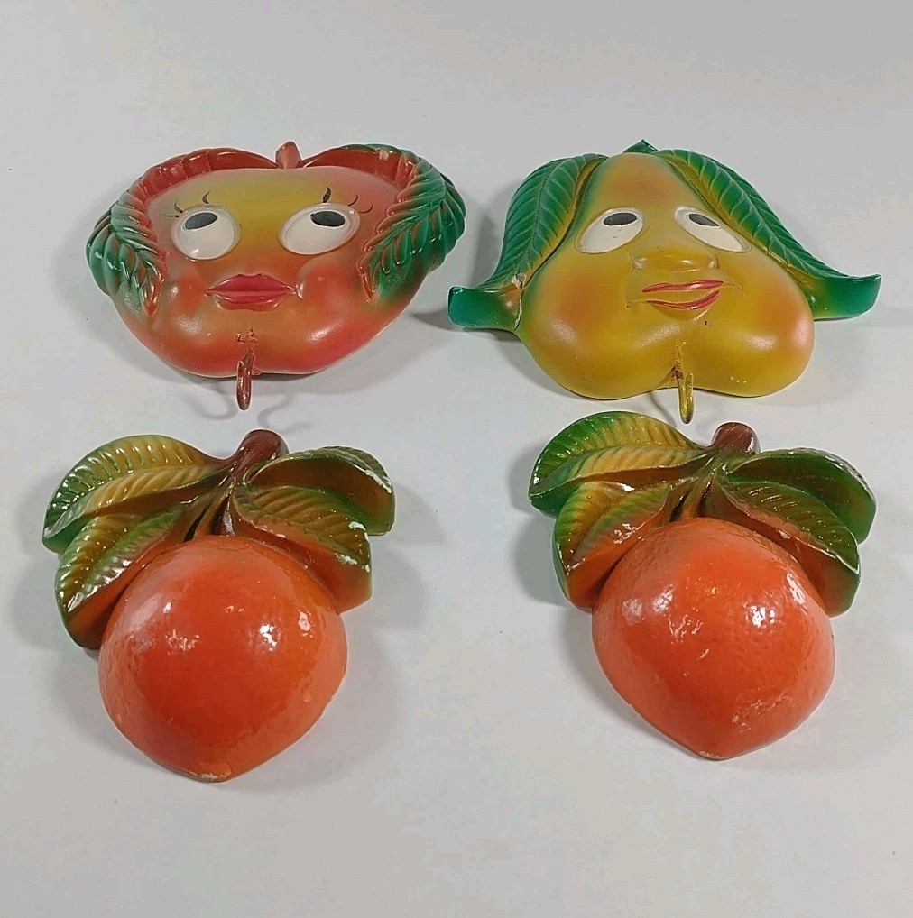 VINTAGE 1970 MILLER STUDIO CHALKWARE APPLE & PEAR KITCHEN WALL HOOKS LOT READ